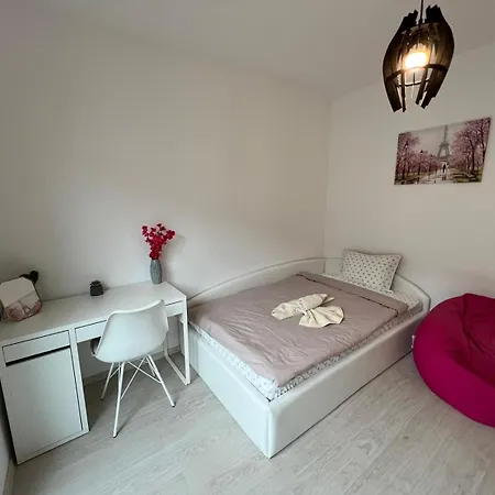Paris Luxury Centre 2bdr W Work Desk And Wifi Near Nevsky Cathedral Sofia