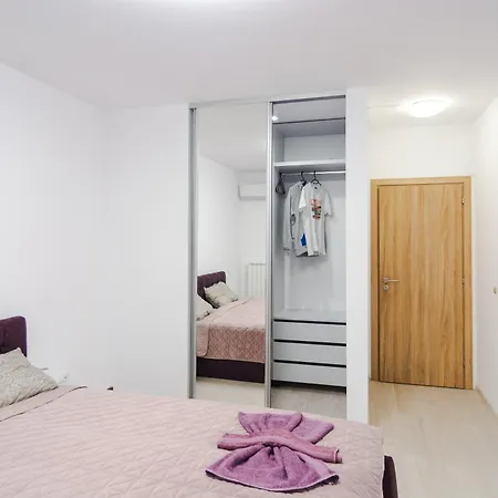 Apartment Paris Luxury Centre 2bdr W Work Desk And Wifi Near Nevsky Cathedral *
